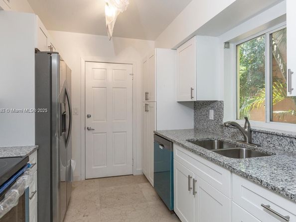 2880-2882 S Le Jeune Rd, Coral Gables FL 33134