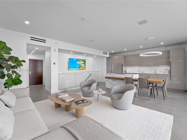1000 Venetian Way 1006, Miami FL 33139