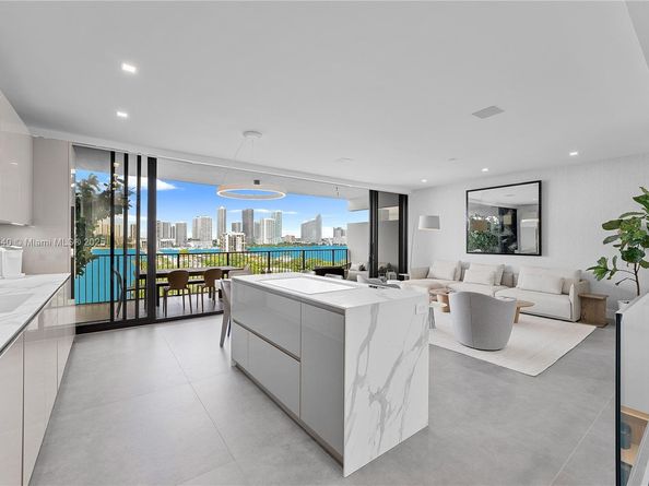 1000 Venetian Way 1006, Miami FL 33139