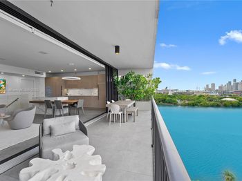 1000 Venetian Way