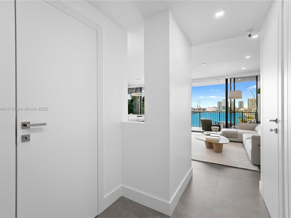 1000 Venetian Way 1006, Miami FL 33139