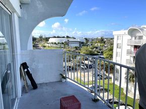 494 NW 165th St Rd C601, Miami FL 33169
