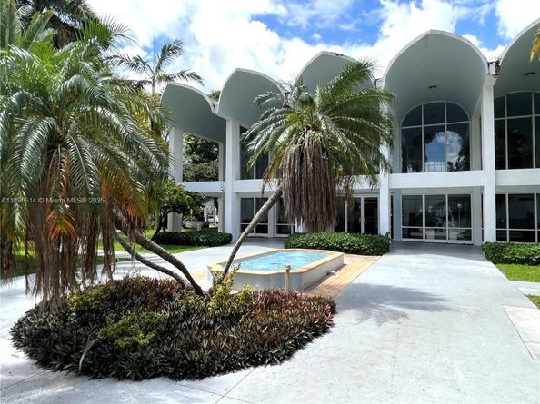 494 NW 165th St Rd C601, Miami FL 33169