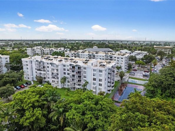 494 NW 165th St Rd C601, Miami FL 33169