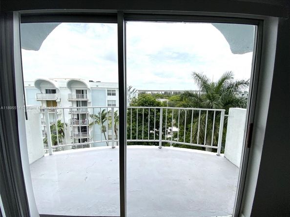 494 NW 165th St Rd C601, Miami FL 33169