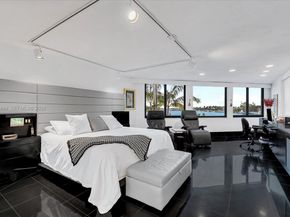 279 N Hibiscus Dr, Miami Beach FL 33139