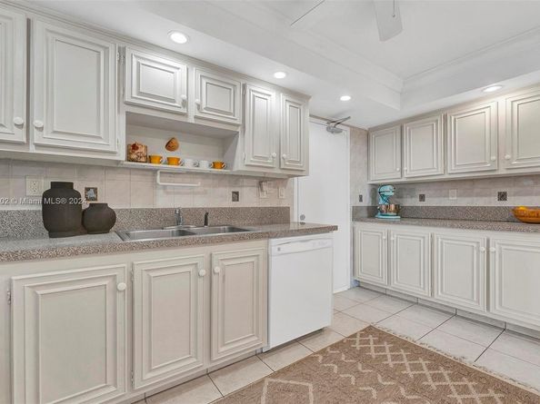 17720 N Bay Road 802, Sunny Isles Beach FL 33160
