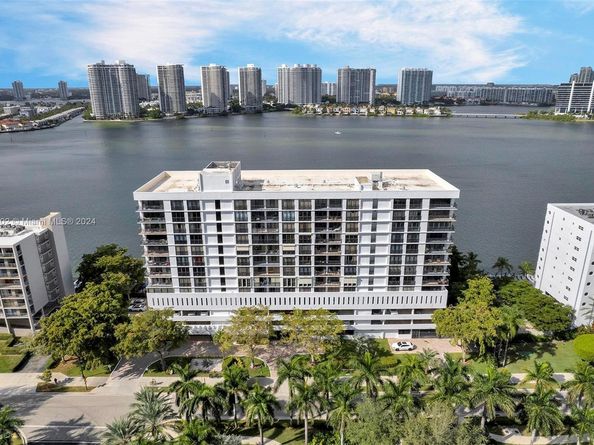 17720 N Bay Road 802, Sunny Isles Beach FL 33160