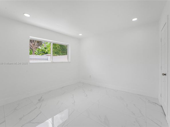 801 NW 109th St, Miami FL 33168