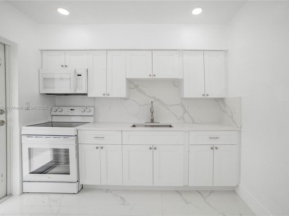 801 NW 109th St, Miami FL 33168