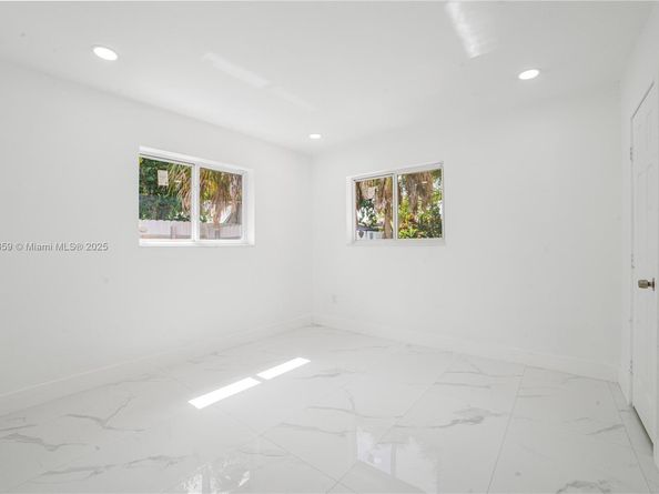 801 NW 109th St, Miami FL 33168
