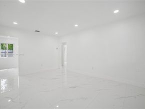 801 NW 109th St, Miami FL 33168