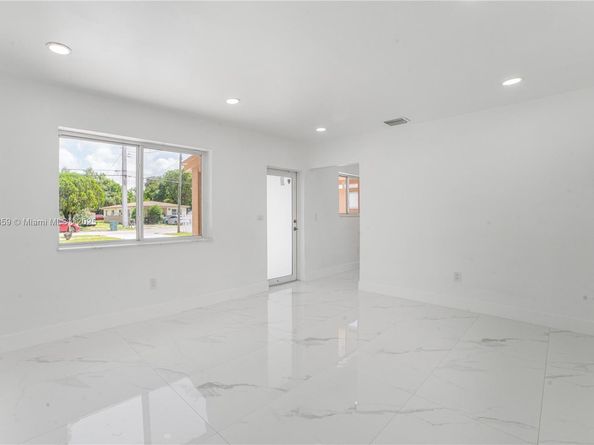 801 NW 109th St, Miami FL 33168