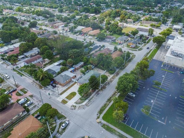 801 NW 109th St, Miami FL 33168