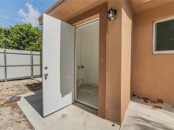 801 NW 109th St, Miami FL 33168
