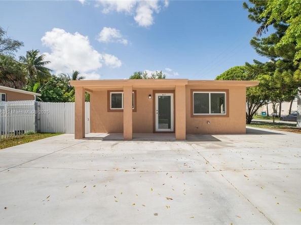 801 NW 109th St, Miami FL 33168