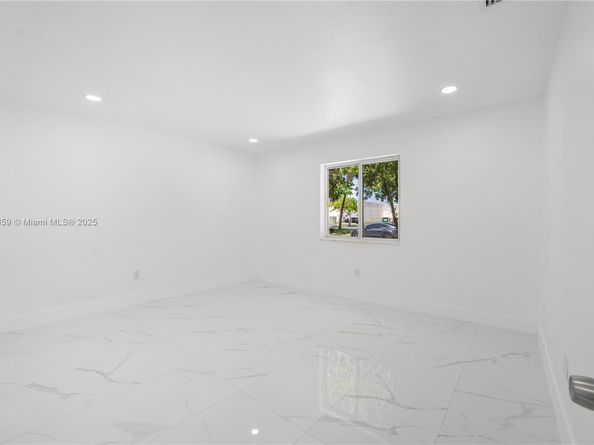 801 NW 109th St, Miami FL 33168