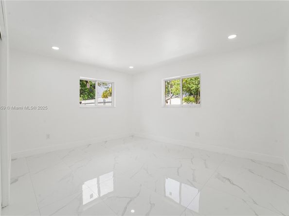801 NW 109th St, Miami FL 33168