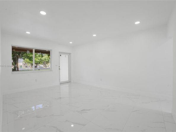 801 NW 109th St, Miami FL 33168