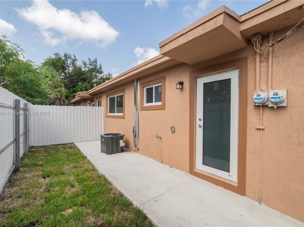 801 NW 109th St, Miami FL 33168