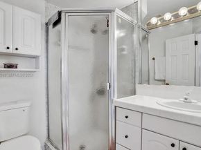 4706 NW 36th St 605, Lauderdale Lakes FL 33319