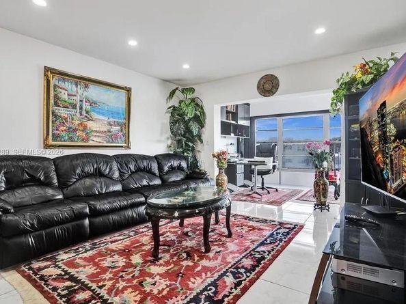 4706 NW 36th St 605, Lauderdale Lakes FL 33319