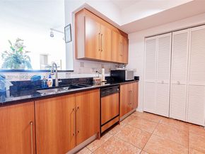 335 S Biscayne Blvd 3005, Miami FL 33131