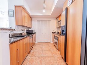 335 S Biscayne Blvd 3005, Miami FL 33131