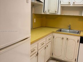 410 SE 2nd St 102, Hallandale Beach FL 33009