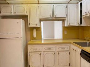 410 SE 2nd St 102, Hallandale Beach FL 33009