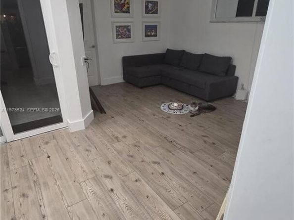 7430 Douglas St, Hollywood FL 33024