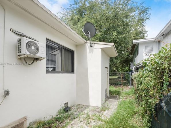 175 NW 68th St, Miami FL 33150