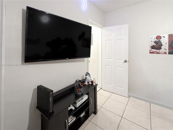 175 NW 68th St, Miami FL 33150