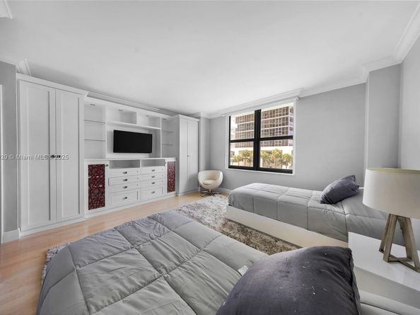 9801 Collins Ave 5S, Bal Harbour FL 33154