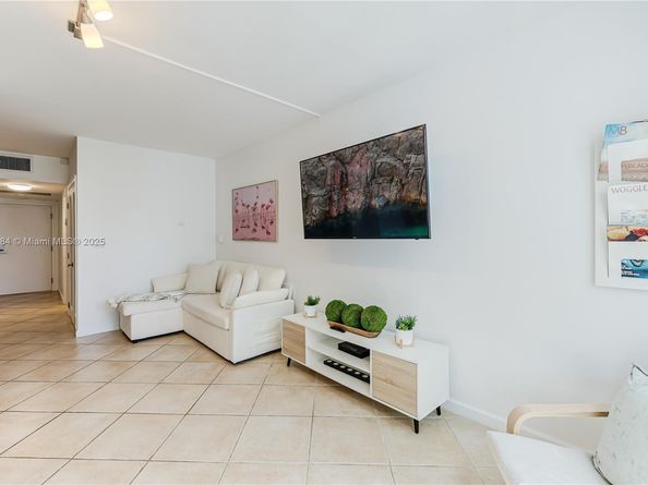 2301 Collins Ave 523, Miami Beach FL 33139