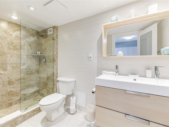 2301 Collins Ave 523, Miami Beach FL 33139