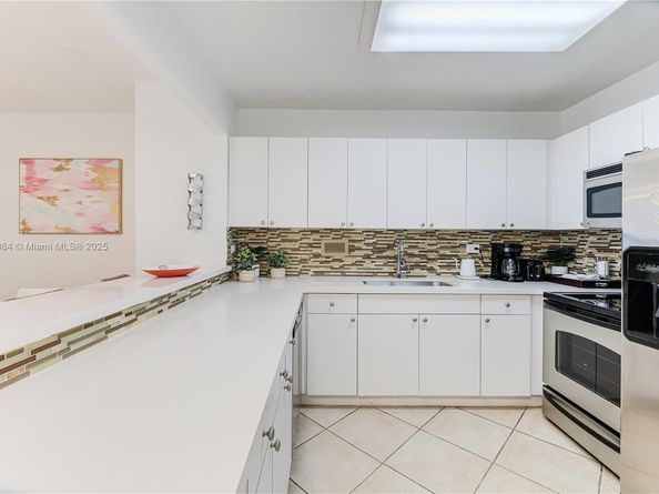 2301 Collins Ave 523, Miami Beach FL 33139