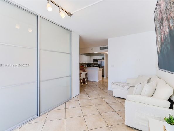 2301 Collins Ave 523, Miami Beach FL 33139