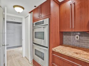 19355 Turnberry Way 8K, Aventura FL 33180