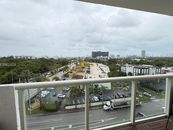 13499 Biscayne Blvd 805, North Miami FL 33181