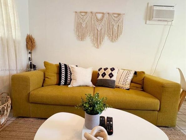 1872 SW 9th St, Miami FL 33135