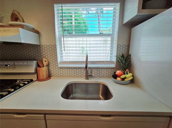 1872 SW 9th St, Miami FL 33135