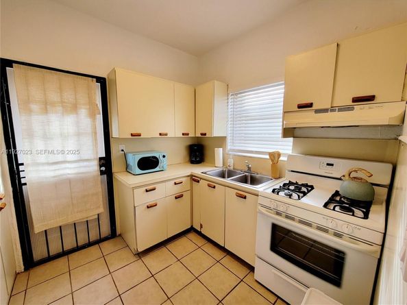 1872 SW 9th St, Miami FL 33135