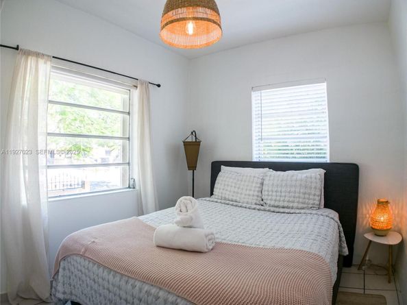 1872 SW 9th St, Miami FL 33135