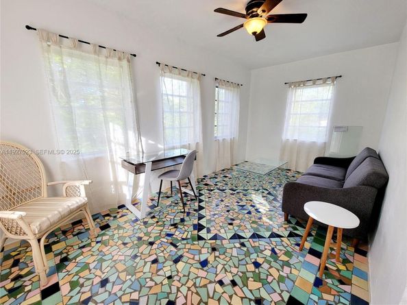 1872 SW 9th St, Miami FL 33135