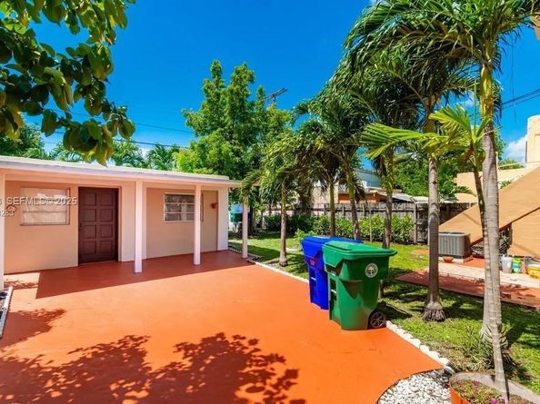 1872 SW 9th St, Miami FL 33135