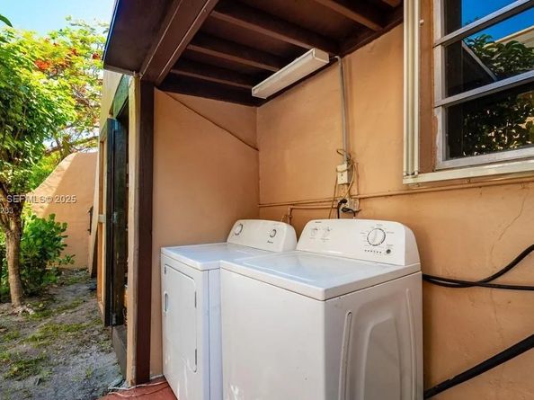 1872 SW 9th St, Miami FL 33135