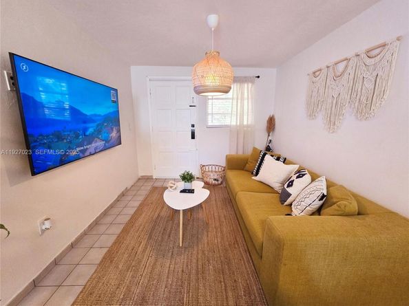 1872 SW 9th St, Miami FL 33135