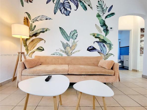 1872 SW 9th St, Miami FL 33135