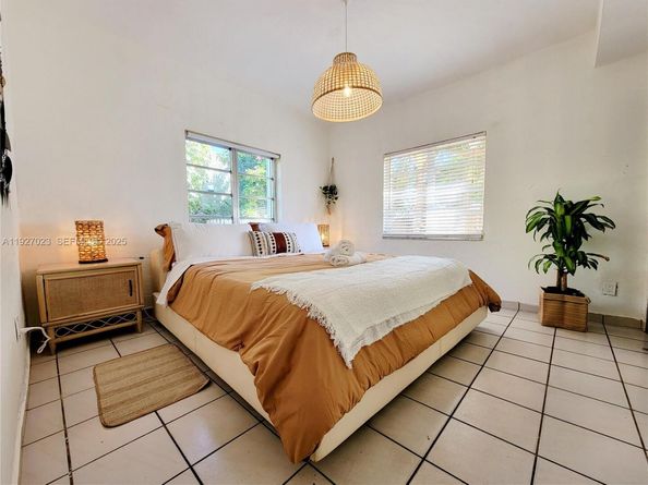 1872 SW 9th St, Miami FL 33135